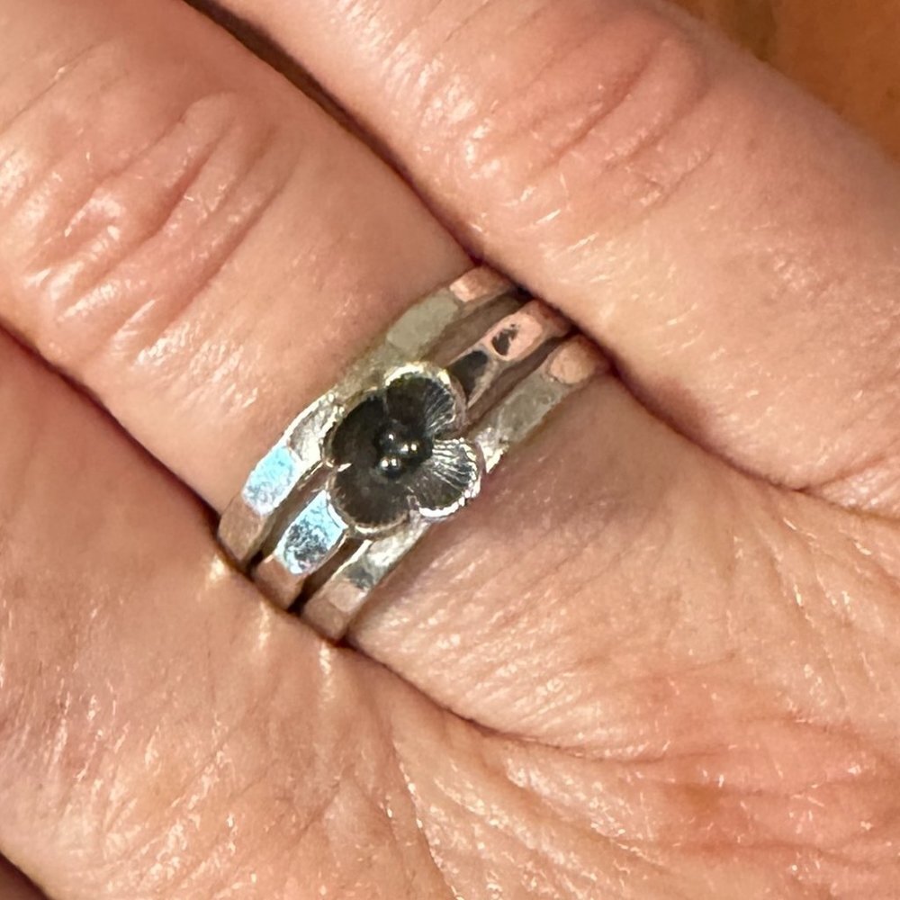 Sterling Silver Stackable Dainty Flower Ring Size 7 - Picture 4 of 7